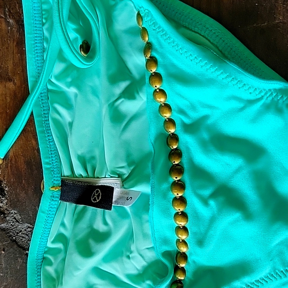 Beautiful vibrant VIX bikini